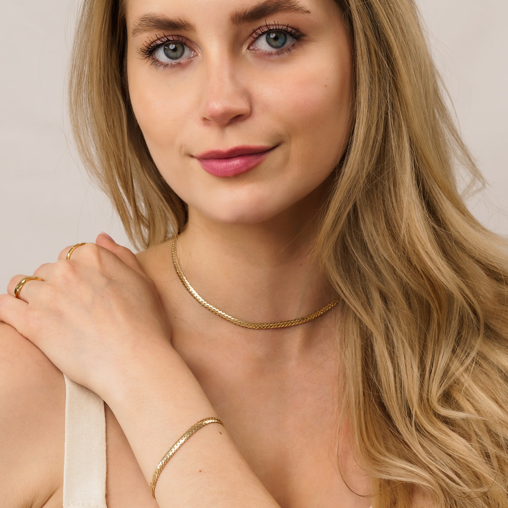 Vio Necklace